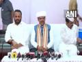 ‘वह कट्टरपंथी था, हिंदुओं पर करना चाहता था हमला’: मीरा रोड पर गार्डों को चाकू मारने वाले व्यक्ति पर बोले सीएम फडणवीस - Hindi News | ‘He was radicalised, wanted to attack Hindus’: Fadnavis on man who stabbed guards in Mira Road | Latest india News at Lokmatnews.in