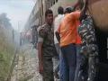 फलकनुमा एक्सप्रेस के 5 डब्बों में लगी थी आग, सेना के जवान और पुलिस संग यात्रियों ने दिया रेलगाड़ी को धक्का, देखें वीडियो - Hindi News | Fire broke out 5 coaches Falaknuma Express passengers army personnel police pushed train video | Latest weird News at Lokmatnews.in