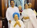 Parliament Special Session: राज्यसभा में व्हीलचेयर पर पहुंचे मनमोहन सिंह, महिला आरक्षण विधेयक के समर्थन में पोस्टर, जानें मुख्य झलकियां - Hindi News | Parliament Special Session ex pm dr Manmohan Singh arrives in Rajya Sabha wheelchair posters in support Women's Reservation Bill know main highlights | Latest india News at Lokmatnews.in