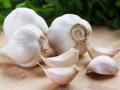 लहसुन खाने के फायदे: इन 6 बीमारियों में है बेहद फायदेमंद - Hindi News | Get rid cancer blood pressure eating garlic | Latest health Photos at Lokmatnews.in