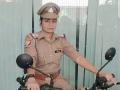 Ghaziabad: बुलेट सवार महिला सब-इंस्पेक्टर की दुर्घटना में मौत, सड़क पर कुत्ते को बचाने के चक्कर में कार ने मारी टक्कर - Hindi News | Ghaziabad Bullet riding woman sub-inspector dies in accident hit by car while trying to save dog on road in up | Latest crime News at Lokmatnews.in