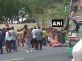 गुजरातः कच्छ में ट्रक ने ऑटो को मारी टक्कर, 7 की मौत, 10 घायल - Hindi News | Gujarat: 7 dead and 10 injured after an auto collided with a truck near Mankuwa area of Kutch | Latest india News at Lokmatnews.in