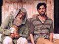 Gulabo Sitabo Review:मिर्जा और बांके की खट्टी-मीठी नोकझोंक को पेश करती है गुलाबो-सिताबो, पढ़ें रिव्यू - Hindi News | gulabo sitabo review amitabh bachchan ayushmann khurrana comedy movie | Latest bollywood News at Lokmatnews.in