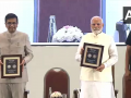 PM नरेंद्र मोदी ने SC के 75वें स्थापना दिवस पर जारी किए सिक्के और डाक टिकट, CJI भी रहें मौजूद - Hindi News | PM Narendra Modi unveils stamp coin commemorating 75 years of Supreme Court of India | Latest india News at Lokmatnews.in