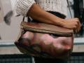 इन 5 आसान तरीकों से अपने बैग को रखें हमेशा नए जैसा - Hindi News | How to maintain your Hand Bag | Latest fashion-beauty News at Lokmatnews.in