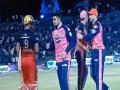 RCB vs RR: रियान पराग से हर्षल पटेल ने नहीं मिलाया हाथ, मैच के दौरान हुई थी तू-तू मैं-मैं, देखें वीडियो - Hindi News | IPL RCB vs RR: Harshal Patel did not shake hands with Riyan Parag after match | Latest cricket News at Lokmatnews.in