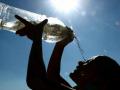 Delhi Reels Under Sweltering Heat With Max Temp Soaring At 44 Degree Celsius - Hindi News | Delhi Reels Under Sweltering Heat With Max Temp Soaring At 44 Degree Celsius | Latest national Photos at Lokmattimes.com