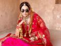 दुल्हन बनीं हिना खान, लाल लहंगा और काला चश्मा पहन दिखाया स्वैग, see pics - Hindi News | Hina Khan Bridal look photos goes viral on internet hina khan flaunts her swag in bridal look see pics | Latest television Photos at Lokmatnews.in