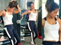 तस्वीरें: हिना खान के जिम लुक को देख, यूजर ने लिखा 'फिटनेस क्वीन' - Hindi News | Tv Actress Hina Khan Sexy and Bold Gym Look Goes Viral on Internet | Latest television Photos at Lokmatnews.in