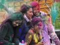 Happy Holi 2020: कोरोना वायरस के बीच फीकी नहीं पड़ेगी होली, बस याद रखें ये 6 बातें - Hindi News | Happy Holi 2020, Coronavirus impact on Holi, holi coronavirus safety tips , fear of coronavirus just follow these special tips | Latest fashion-beauty News at Lokmatnews.in