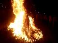 Holika Dahan: होलिका की दहकती आग पर चलेगा आज ये शख्स, प्रह्लाद के गांव में जानिए कैसे किया जाता है होलिका दहन - Hindi News | Holika Dahan 2020: know about fire walk ritual in Mathura phalen, village of prahlada | Latest spirituality News at Lokmatnews.in