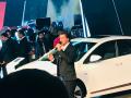 Auto Expo 2018: Hyundai के swachh can की लॉन्चिंग में पहुंचे शाहरुख खान - Hindi News | Auto Expo 2018: Hyundai launches swachh can under Swachh Bharat Abhiyan, Shah Rukh Khan made part | Latest automobile News at Lokmatnews.in