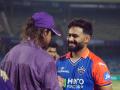 DC VS KKR: दिल्ली की हार के बाद मैदान में पहुंचे शाहरुख खान, ऋषभ पंत को लगाया गले; वीडियो ने जीता फैन्स का दिल - Hindi News | DC VS KKR Shahrukh Khan reached the field after Delhi defeat hugged Rishabh Pant The video won the hearts of fans watch | Latest bollywood News at Lokmatnews.in