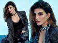 Jacqueline Fernandez PIcs पुन्हा चर्चेत आली जॅकलिन फर्नांडिस, ग्लॅमरस फोटोशूट होतेय व्हायरल - Marathi News | Jacqueline Fernandez looks glamorous in shimmery pantsuit see pics | Latest filmy Photos at Lokmat.com