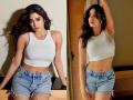 Janhvi Kapoor Pics: जान्हवी कपूर ने दिखाया कर्वी फिगर, तस्वीरों ने बढ़ाया इंटरनेट का पारा - Hindi News | Janhvi Kapoor flaunts curvey figure in white shorts see pics | Latest bollywood Photos at Lokmatnews.in