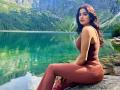 Janhvi Kapoor निसर्गाच्या सान्निध्यात करतेय व्हॅकेशन एन्जॉय, दिसली क्युट अंदाजात - Marathi News | Janhvi Kapoor Good Day Involves A Trek In The Woods With Friends | Latest filmy Photos at Lokmat.com