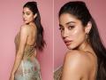 Janhvi Kapoor Pics: गोल्डन बॉडीकॉन ड्रेस में जान्हवी कपूर का स्टनिंग अवतार, देखें तस्वीरें - Hindi News | Janhvi Kapoor Latest Stunning Look in Shimmery Bodycon Dress Photos goes viral see pictures | Latest bollywood Photos at Lokmatnews.in