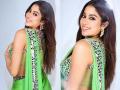 Janhvi Kapoor's Stunning Look in Green Saree startled everyone. - Hindi News | Janhvi Kapoor's Stunning Look in Green Saree startled everyone. | Latest entertainment Photos at Lokmattimes.com