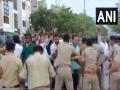 छत्तीसगढ़: राहुल गांधी को अयोग्य ठहराए जाने को लेकर कांग्रेस और भाजपा कार्यकर्ता आपस में भिड़े, दोनों गुटों के बीच हुई पत्थरबाजी - Hindi News | Congress, BJP workers clash in Chhattisgarh over Rahul Gandhi's disqualification | Latest india News at Lokmatnews.in