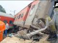Mumbai-Howrah Train Accident: 18 डिब्बे पटरी से उतरे, 2 की मौत और 20 घायल, कई ट्रेन रद्द, रूट बदले, देखें तस्वीरें - Hindi News | Mumbai-Howrah Train Accident live update 2 died 20 injured 18 coaches derailed Train No 12810 Howrah-CSMT Express Jharkhand see pics video Chakradharpur | Latest india Photos at Lokmatnews.in