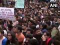 JNU Protest: संसद से पहले पुलिस ने रोका छात्रों का काफिला, हिरासत में कई प्रदर्शनकारी - Hindi News | JNU Protest: Police stop convoy of students, many protesters in custody before Parliament | Latest india News at Lokmatnews.in
