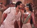 Kalank Song 'First Class':प्यार में दर्द को बिखेरता 'फर्स्ट क्लास' हुआ रिलीज, वरुण-कियारा के जबरदस्त डांस से सजा है गाना - Hindi News | kalank song first class out featuring varun dhawan kiara advani alia bhatt watch video | Latest bollywood News at Lokmatnews.in
