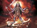 माता काली को भूमि पर लेटे शिव पर पैर रखे क्यों दिखाया गया है? - Hindi News | why Godess Kali shown laying feet on lord Shiva lying on ground | Latest spirituality News at Lokmatnews.in