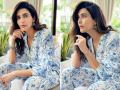 Karishma Tanna : करिश्मा तन्नाने सोफ्यावर बसून दिल्या ग्लॅमरस पोझ, फोटो झाले व्हायरल - Marathi News | Karishma Tanna gave glamorous pose sitting on the sofa picture went viral on social media | Latest filmy Photos at Lokmat.com