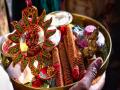 Karva Chauth Puja: करवा चौथ व्रत के लिए जरूरी चीजें, बिना इनके अधूरी है पूजा - Hindi News | Karva Chauth 2020 These Are Necessary Things For Karva Chauth Puja Without Them Karva Chauth Is Incomplete | Latest spirituality News at Lokmatnews.in