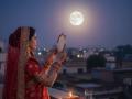 Karwa Chauth 2025: करवा चौथ पर आज कितने बजे निकलेगा चांद? जानें चंद्रोदय का समय, करवा चौथ का पूजा मुहूर्त और व्रत कथा - Hindi News | Karwa Chauth 2025: What time will the moon rise on Karwa Chauth today? Learn the moonrise time, auspicious time for worship, and Katha | Latest spirituality News at Lokmatnews.in