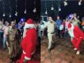 VIRAL VIDEO: सांता क्लॉस को देख खुशी नहीं रोक पाया ये पुलिसवाला, देखते ही सड़क पर लगाए ठुमके; वीडियो देख झूमने लगेंगे आप... - Hindi News | viral video Kerala Police groove with Santa spreading Christmas | Latest weird News at Lokmatnews.in
