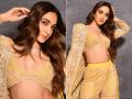कियारा आडवाणीने पिवळ्या रंगाच्या आउटफिटमधील ग्लॅमरस फोटो केले शेअर, पाहा फोटो - Marathi News | Kiara Advani Latest Photoshoot Goes Viral on Instagram see pics | Latest filmy Photos at Lokmat.com
