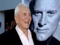 दुखद: लीजेंड किर्क डगलस का 103 वर्ष की उम्र में हुआ निधन - Hindi News | legend kirk douglas dies at age 103 | Latest bollywood News at Lokmatnews.in