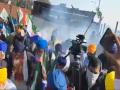 आंसू गैस के गोले दागने से प्रदर्शनकारियों के घायल होने के बाद किसानों का दिल्ली मार्च स्थगित - Hindi News | Farmers' Delhi march suspended after protesters injured in tear gas shelling | Latest india News at Lokmatnews.in