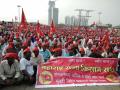 #KisanLongMarch: मुंबई पहुंचे आदिवासी किसानों के लिए 'कर्जमाफी' से ज्यादा जरूरी है ये मांग - Hindi News | Farmers protest in Mumbai, Forest Rights acts implementation and other demands | Latest india News at Lokmatnews.in