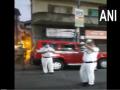 कोरोना के गम से लोगों को उबारने के लिए इटली की राह पर कोलकाता पुलिस, गा रही गाना, वीडियो हो रहा वायरल - Hindi News | Coronavirus Kolkata Police Gariahat police station sings song to create awareness about Coronavirus. | Latest weird News at Lokmatnews.in