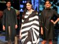 Lakme Fashion Week Day 2 : जेनेलिया-रितेश से लेकर सुमित व्यास तक ने किया वॉक, हुस्न के बिखेरे जलवे - Hindi News | Lakme Fashion Week Day 2 celebs | Latest bollywood Photos at Lokmatnews.in