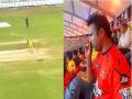 SRH के एक फ़ैन ने लाइव मैच के दौरान नींबू लेकर पढ़े कुछ मंत्र और फिर अगली ही गेंद पर गिर गया शिवम दूबे का विकेट, वीडियो हुआ वायरल, WATCH - Hindi News | During a live match, an SRH fan chanted some mantras while holding a lemon—and moments later, Shivam Dube's wicket fell. The video has gone viral. WATCH | Latest cricket News at Lokmatnews.in
