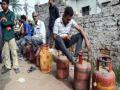 सप्लाई की कमी के बीच LPG सिलेंडर की लाइन में 2 घंटे इंतज़ार के बाद 66 साल के बुज़ुर्ग की मौत - Hindi News | Elderly man, 66, dies after 2-hour wait in LPG cylinder queue amid supply shortage | Latest india News at Lokmatnews.in