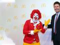 ऑफिस रोमांस ने ली सीईओ की नौकरी - Hindi News | McDonald's CEO Steve Easterbrook Fired Over "Consensual Relationship" With Employee. | Latest world Videos at Lokmatnews.in