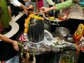 Maha Shivratri 2022: महाशिवरात्रि के दिन शिवलिंग पर भूलकर भी ना चढ़ाएं ये 6 चीजें, श‍िव हो जाते हैं नाराज - Hindi News | Mahashivratri 2022 never offer these 6 things on shivling during shiv puja | Latest spirituality Photos at Lokmatnews.in