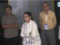 West Bengal Election 2026: बंगाल में आधी रात का 'सियासी ड्रामा', ममता बनर्जी के वो 4 घंटे; EVM से छेड़छाड़ का लगाया गंभीर आरोप - Hindi News | West Bengal Election 2026 Midnight political drama in Bengal Mamata Banerjee four hours serious allegations of EVM tampering made | Latest india News at Lokmatnews.in