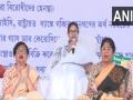 पश्चिम बंगाल: केंद्र के खिलाफ रातभर धरने पर बैठी रहीं ममता बनर्जी, प्रतिरोध में गाया बंगाली गाना, देखें वीडियो - Hindi News | West Bengal Mamta Banerjee sat on dharna overnight against Center sang Bengali song in protest video | Latest india News at Lokmatnews.in