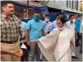 कोरोना से बचाव सिखाने बाजार में घूमीं ममता बनर्जी, वीडियो देखें कैसे सिखाया सोशल डिस्टेंसिंग - Hindi News | | Latest india News at Lokmatnews.in