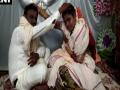 कोरोना वायरस: डर के बीच कुछ इस तरह हुई शादी, फंक्शन में शामिल नहीं हुआ कोई मेहमान - Hindi News | Andhra Pradesh: A couple married in Visakhapatnam without the presence of a guest due amid Coronavirus Lockdown | Latest india News at Lokmatnews.in