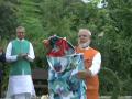 पीएम मोदी ने बटरफ्लाई गार्डन में उड़ाई तितलियां, लोगों ने पूछा- आखिर इन्हे बैग में क्यों किया गया था कैद - Hindi News | | Latest weird News at Lokmatnews.in