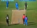 IND vs NZ: धोनी के 'जाल' में ऐसे फंसा न्यूजीलैंड, कुलदीप को दी ये खास सलाह, अगली गेंद पर मिल गया विकेट, देखें वीडियो - Hindi News | IND vs NZ: Dhoni shows his class again, helps kuldeep yadav to take wicket of trent boult | Latest cricket News at Lokmatnews.in