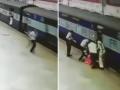 RPF के जवान ने जान पर खेलकर ट्रेन से कटने महिला से बचाया, वायरल हुआ वीडियो - Hindi News | Mumbai woman falling from train rpf personnel save her life, viral video on social media | Latest weird News at Lokmatnews.in