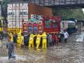 Mumbai Rain: महाराष्ट्र के कई जिलों में रेड अलर्ट, मुंबई में लोकल ट्रेनें रद्द, स्कूल-कॉलेज बंद; फ्लाइटों के लिए चेतावनी जारी - Hindi News | Mumbai Rain Red alert in many districts of Maharashtra local trains cancelled in Mumbai schools and colleges closed warning issued for flights | Latest india News at Lokmatnews.in