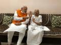 Narendra Modi Birthday: पीएम मोदी ने गांधीनगर में अपनी मां हीराबेन से की मुलाकात, एक साथ दोनों ने खाया खाना - Hindi News | Narendra Modi 69th birthday live updates birthday celebrations Sardar Sarovar Dam Gujarat | Latest india News at Lokmatnews.in
